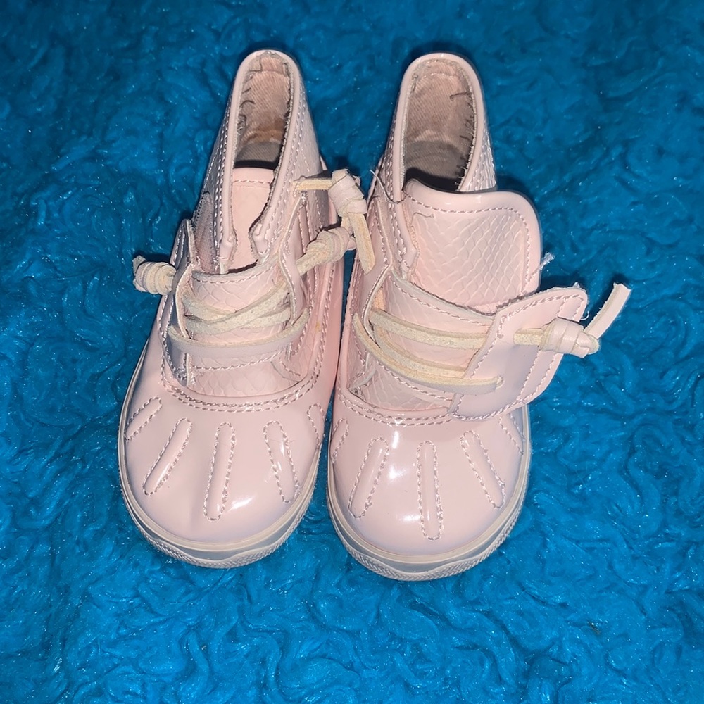 Sperry Top- Sider pink size 3. Great condition. Box included